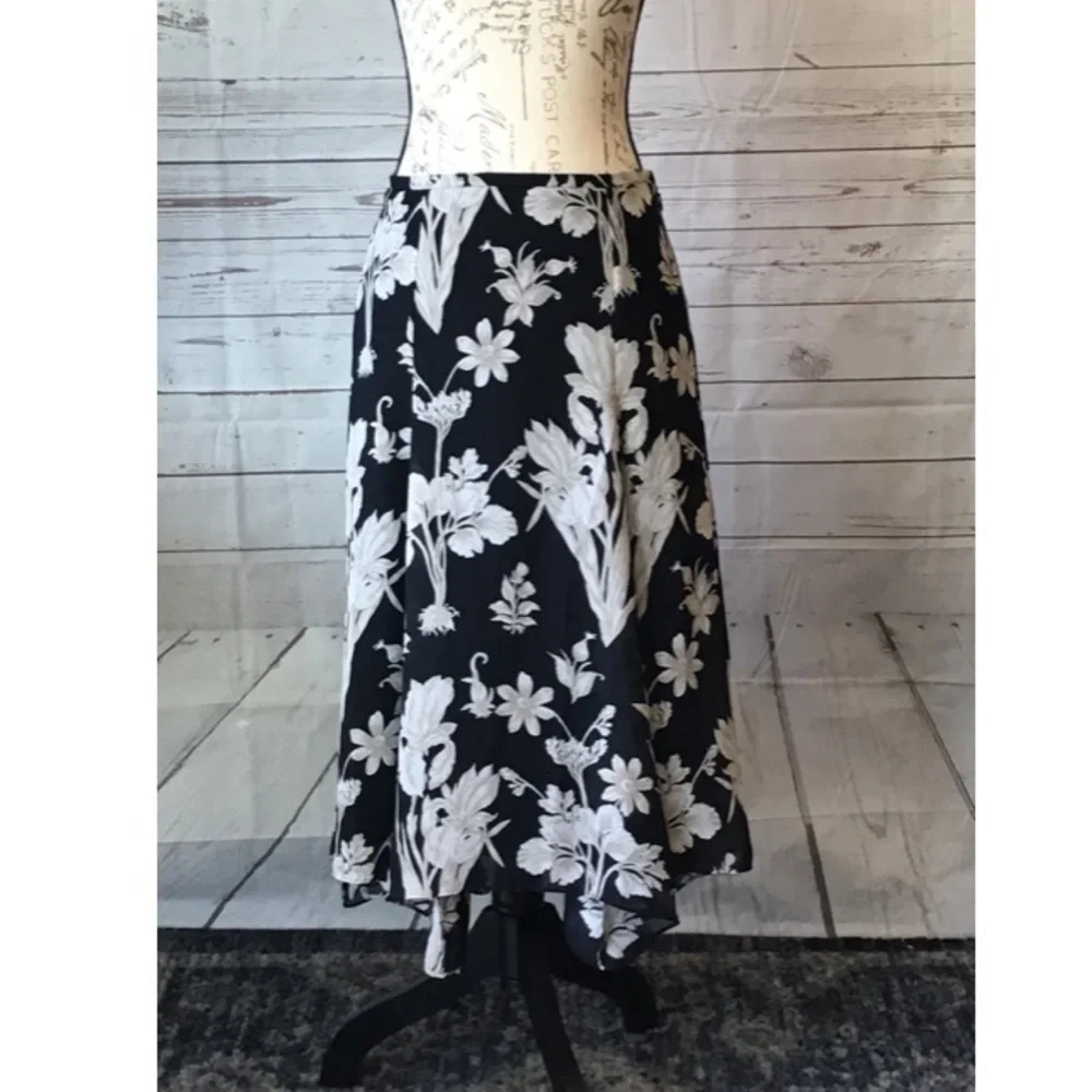 ANN TAYLOR LOFT skirt floral a-line black & white sz 4